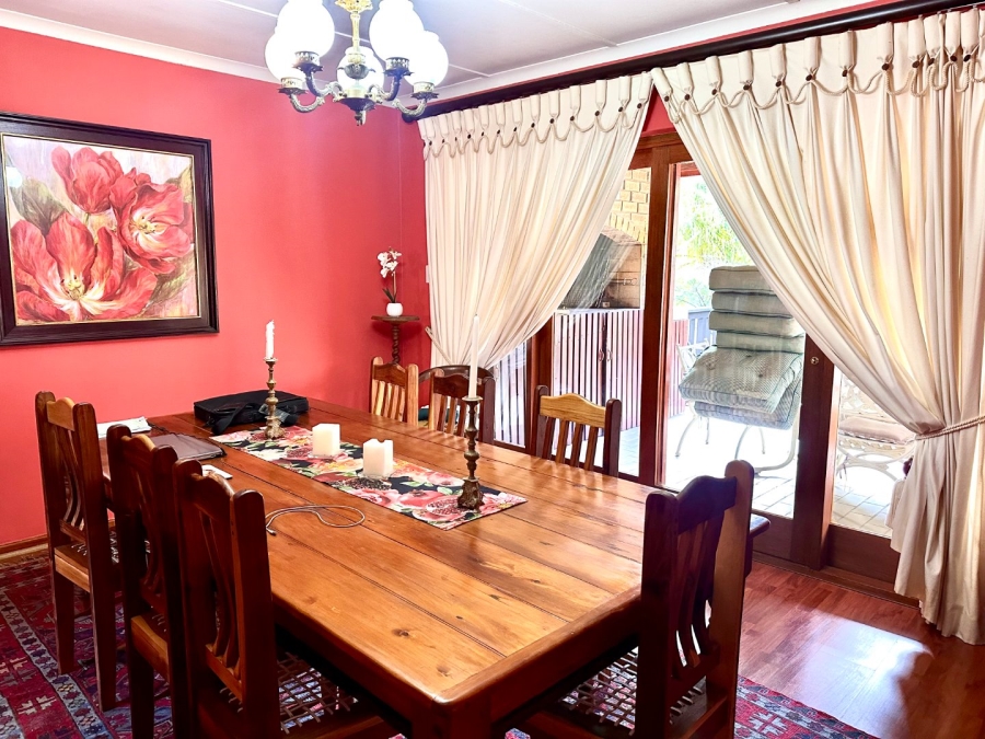 4 Bedroom Property for Sale in Glen Barrie Western Cape